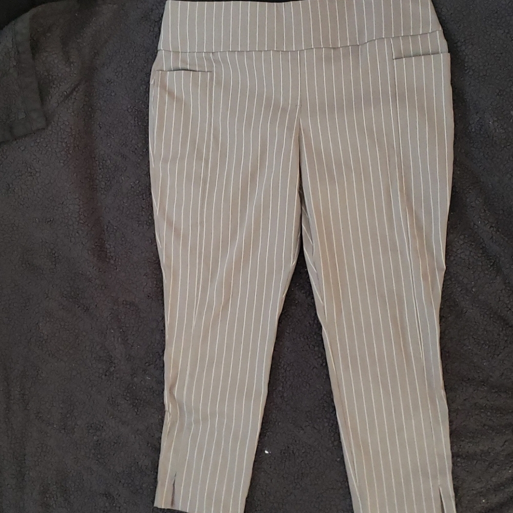 BRAND NEW APT9 STRIPED CAPRIS
